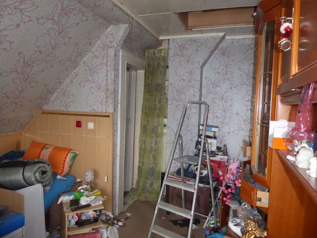 Innenansicht DG und Zugang zum Spitzboden - Leerstehende Doppelhaushälfte mit Garage innerhalb einer Wohnsiedlung ca. 1 km nördlich des Marktplatzes von Teuchern