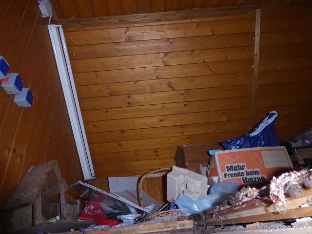 Blick in den Spitzboden - Leerstehende Doppelhaushälfte mit Garage innerhalb einer Wohnsiedlung ca. 1 km nördlich des Marktplatzes von Teuchern