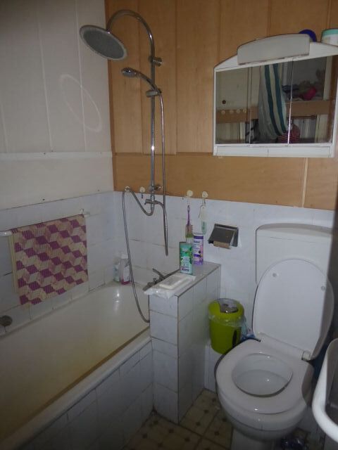 Innenansicht EG - Leerstehende Doppelhaushälfte mit Garage innerhalb einer Wohnsiedlung ca. 1 km nördlich des Marktplatzes von Teuchern