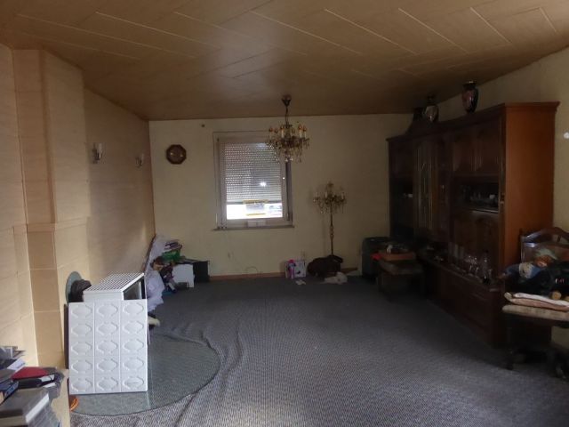 Innenansicht EG - Leerstehende Doppelhaushälfte mit Garage innerhalb einer Wohnsiedlung ca. 1 km nördlich des Marktplatzes von Teuchern