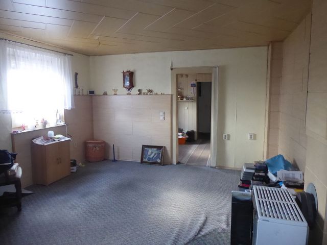 Innenansicht EG - Leerstehende Doppelhaushälfte mit Garage innerhalb einer Wohnsiedlung ca. 1 km nördlich des Marktplatzes von Teuchern