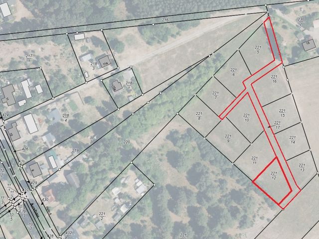 Lageskizze mit Luftbildunterlegung - Flurstück 221-12 und Wegeflurstück - Vertragsfreies Grundstück unweit vom Peenestrom **etwa 25 km von der Ostsee entfernt**