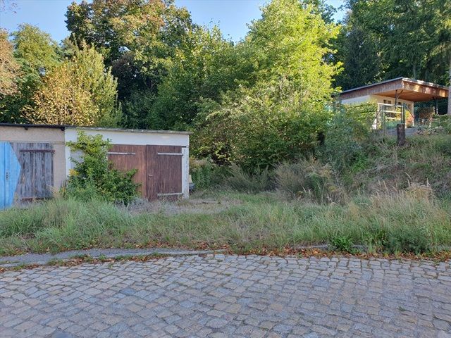 Blick auf Verkaufsgegenstand und Umgebung - Großes Garagengrundstück im Innenbereich von Döbern ** im FNP als Wohnbaufläche ausgewiesen