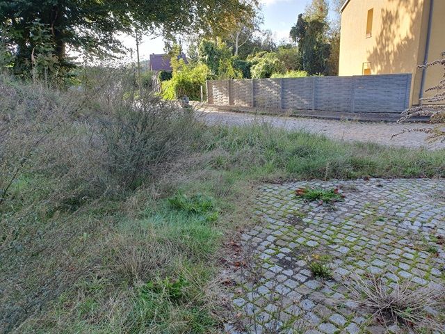 Blick vom Verkaufsgegenstand auf die Umgebung - Großes Garagengrundstück im Innenbereich von Döbern ** im FNP als Wohnbaufläche ausgewiesen