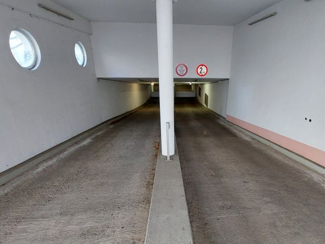 Zufahrt - Vermieteter Tiefgaragenstellplatz Nr. 41 in Leipzig **Mieteinnahmen 900,00 EUR p.a.**