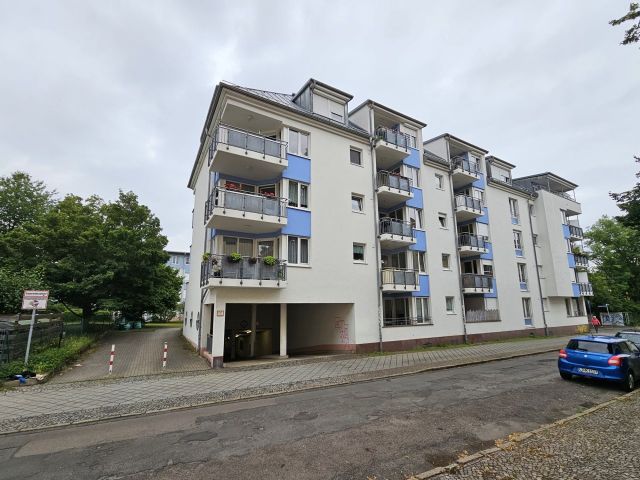 Zufahrt über die Luckaer Straße - Vermieteter Tiefgaragenstellplatz Nr. 41 in Leipzig **Mieteinnahmen 900,00 EUR p.a.**