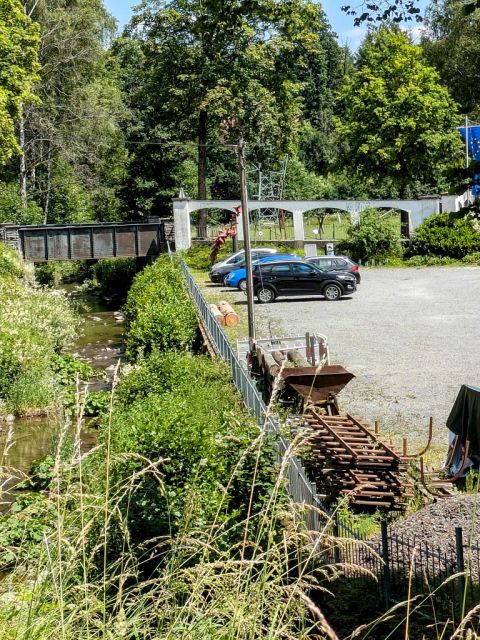 Blick auf Flurstück 93 und Umgebung - Teilw. vertragslos genutzte Zuwegung und Freiflächen des DampfLandLeute-Museums Eslohe und Teilflächen des Gewässers ´Salwey´
