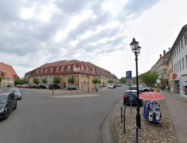 Blick auf den Markt von Kemberg - Leerstehendes Wohnhaus mit Nebengebäude ca. 100 m vom Stadtzentrum entfernt