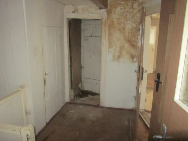 Innenansicht - Leerstehendes Wohnhaus mit Nebengebäude ca. 100 m vom Stadtzentrum entfernt