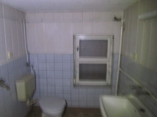 Innenansicht - Leerstehendes Wohnhaus mit Nebengebäude ca. 100 m vom Stadtzentrum entfernt