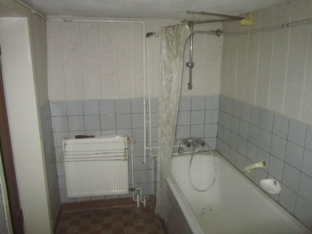 Innenansicht - Leerstehendes Wohnhaus mit Nebengebäude ca. 100 m vom Stadtzentrum entfernt