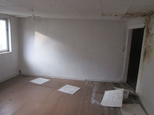 Innenansicht - Leerstehendes Wohnhaus mit Nebengebäude ca. 100 m vom Stadtzentrum entfernt