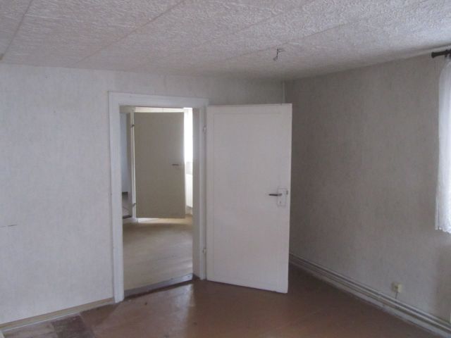 Innenansicht - Leerstehendes Wohnhaus mit Nebengebäude ca. 100 m vom Stadtzentrum entfernt