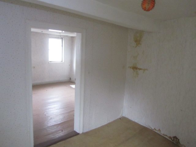 Innenansicht - Leerstehendes Wohnhaus mit Nebengebäude ca. 100 m vom Stadtzentrum entfernt