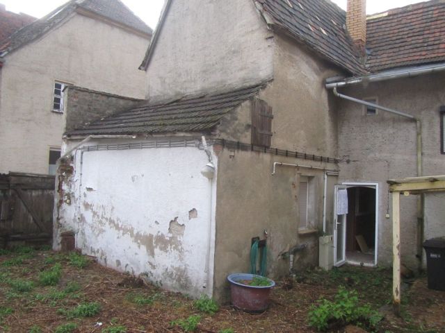 Hofansicht Wohngebäude - Leerstehendes Wohnhaus mit Nebengebäude ca. 100 m vom Stadtzentrum entfernt