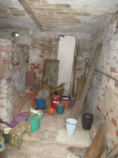 Innenansicht Nebengebäude - Leerstehendes Wohnhaus mit Nebengebäude ca. 100 m vom Stadtzentrum entfernt