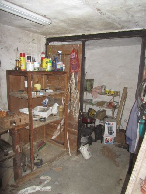 Innenansicht Nebengebäude - Leerstehendes Wohnhaus mit Nebengebäude ca. 100 m vom Stadtzentrum entfernt