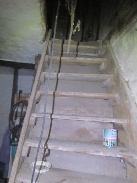 Innenansicht Nebengebäude - Treppe zum Speicherboden - Leerstehendes Wohnhaus mit Nebengebäude ca. 100 m vom Stadtzentrum entfernt