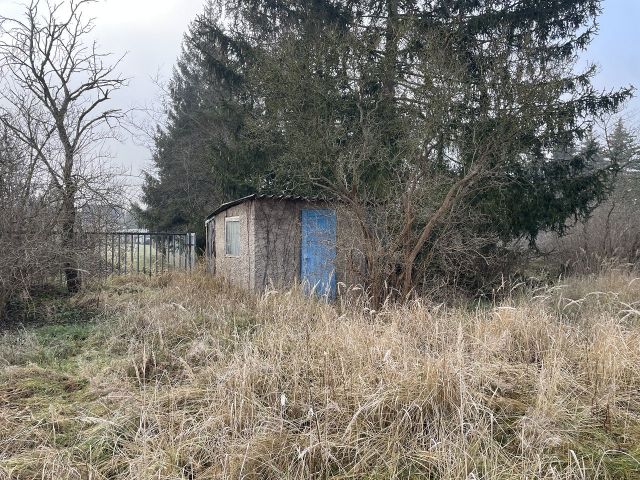 Verkaufsfläche mit Aufbauten in Fremdeigentum und Umgebung - Gartengrundstück hinter Wohnbebauung **Lage im Naturpark Niederlausitzer Heidelandschaft**