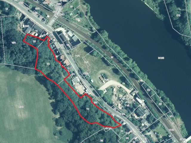 Lageskizze mit Luftbildunterlegung - Vertragsfreier Steilhang (Wald-/Gehölzflächen) hinter Wohnbebauung