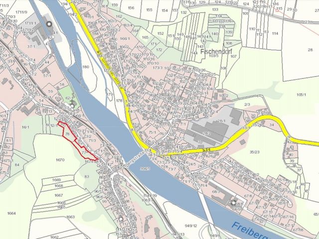 Lageskizze mit Umgebung - Vertragsfreier Steilhang (Wald-/Gehölzflächen) hinter Wohnbebauung