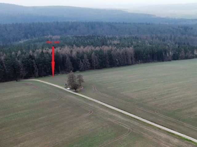 Verkaufsfläche und Umgebung - 1/2 Miteigentumsanteil an einer verpachteten Landwirtschaftsfläche nordwestlich der Kleinsiedlung Hetzeberg