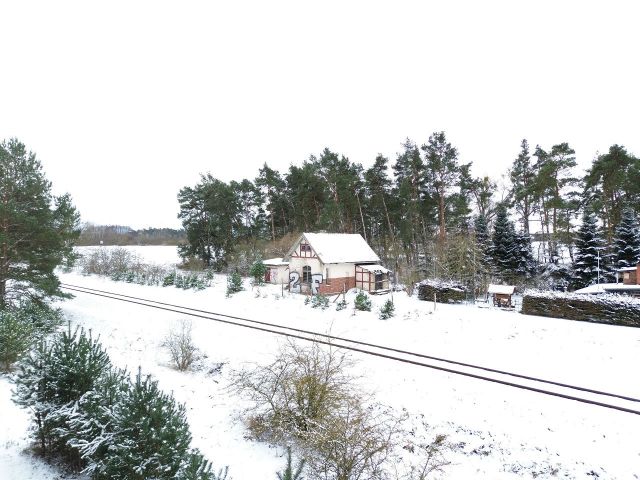 Verkaufsobjekt mit Umgebung - Ruinöses, ehemaliges Empfangsgebäude im Randbereich der Ueckermünder Heide und wenige Autominuten von Pasewalk entfernt