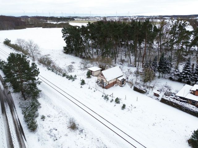 Verkaufsobjekt mit Umgebung - Ruinöses, ehemaliges Empfangsgebäude im Randbereich der Ueckermünder Heide und wenige Autominuten von Pasewalk entfernt