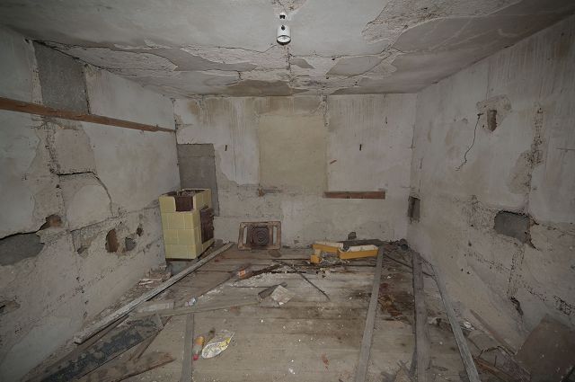 Innenansicht (Aufnahme 2021) - Ruinöses, ehemaliges Empfangsgebäude im Randbereich der Ueckermünder Heide und wenige Autominuten von Pasewalk entfernt