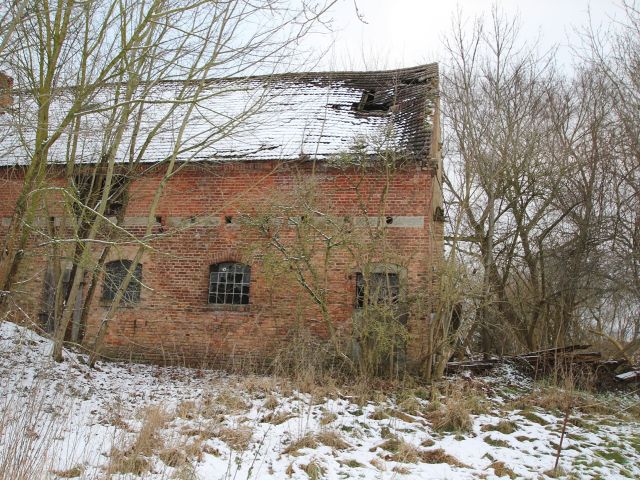 Verkaufsobjekt - Vertragsfreies Grundstück mit ruinösem ehemaligen Stall-/Scheunegebäude **etwa 34 km von Usedom entfernt**
