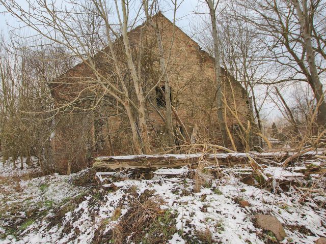 Verkaufsobjekt - Vertragsfreies Grundstück mit ruinösem ehemaligen Stall-/Scheunegebäude **etwa 34 km von Usedom entfernt**