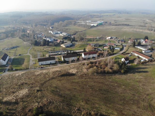 Blick auf Verkaufsfläche und Umgebung - Vertragsfreies Grundstück im Innenbereich von Langhagen in der Mecklenburgischen Seenplatte - Bauplatz