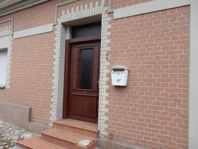 Zugang zum Haupthaus - Wohnhaus in zentraler Ortslage **leerstehend**