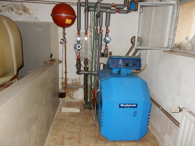 Nebengebäude - Heizungsraum - Wohnhaus in zentraler Ortslage **leerstehend**