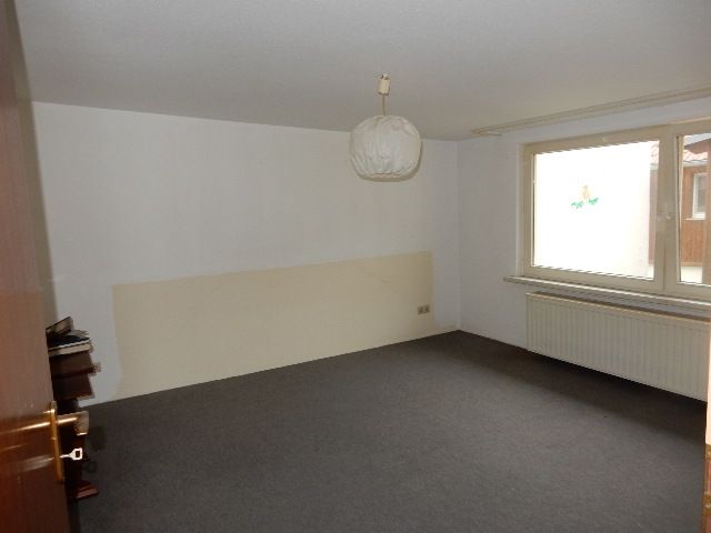 Nebengebäude - Raum im OG - Wohnhaus in zentraler Ortslage **leerstehend**