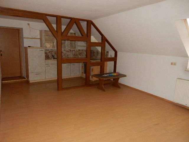 Nebengebäude - Raum mit Küche im OG - Wohnhaus in zentraler Ortslage **leerstehend**