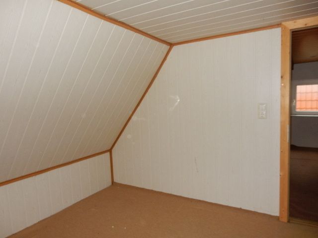 Ausgebautes DG im Haupthaus - Wohnhaus in zentraler Ortslage **leerstehend**