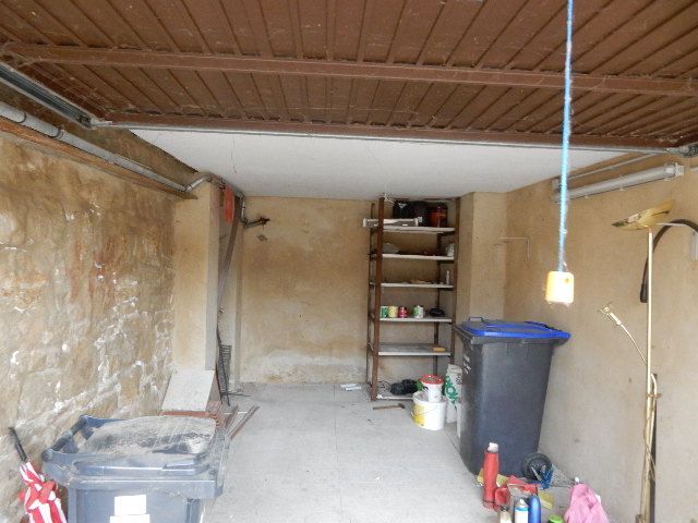 Garage - Wohnhaus in zentraler Ortslage **leerstehend**