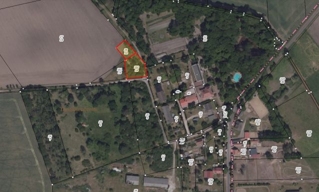 Umgebungsskizze - Grünland- und Ackerfläche teilweise mit Strauch- und Baumbewuchs in der südwestlichen Altmark