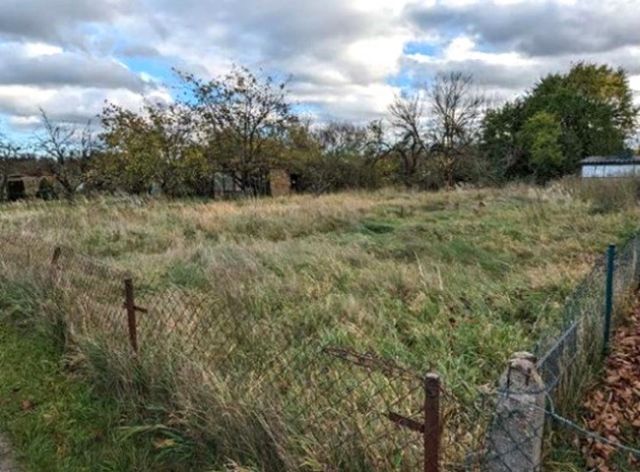 Blick auf Verkaufsfläche und Umgebung - Vertragsfreier Eigentumsgarten mit einem Aufstellrecht für ein Gartenhaus in einer Kleingartenanlage in Jerichow