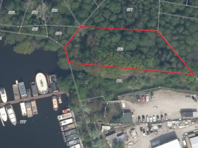 Lageskizze mit Luftbildunterlegung - Laubwald an der Dahme-Wasserstraße & in direkter Nachbarschaft von Bootsliegeplätzen