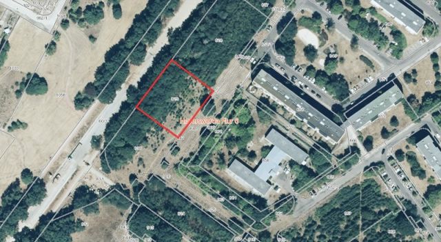 Lageskizze - Teil eines mit Bäumen und Sträuchern bewachsenen Grünzuges an der B97 in Hoyerswerda