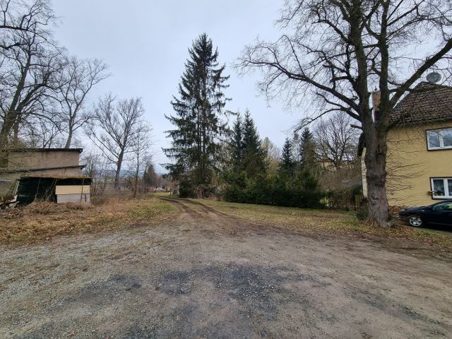 Blick auf Verkaufsfläche und Umgebung - Große Freifläche hinter Wohngrundstücken ca. 30 km von Erfurt entfernt - teilweise genutzt