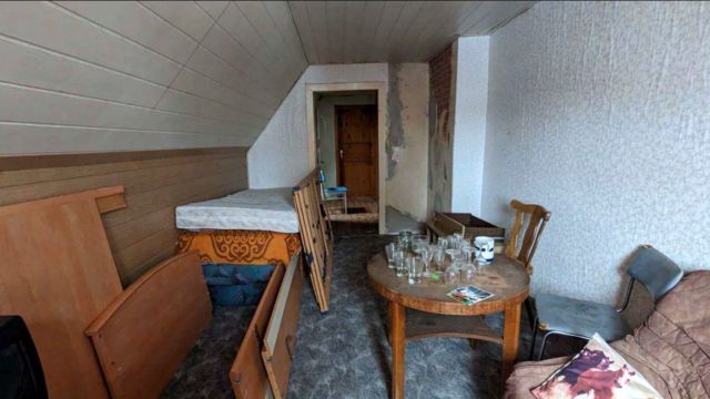 Schlafzimmer im OG - Leerstehendes Einfamilienhaus auf großem Grundstück **ca. 30 km östlich von Magdeburg**