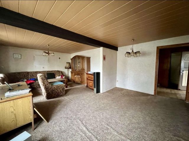 Wohnzimmer - Leerstehendes Einfamilienhaus auf großem Grundstück **ca. 30 km östlich von Magdeburg**