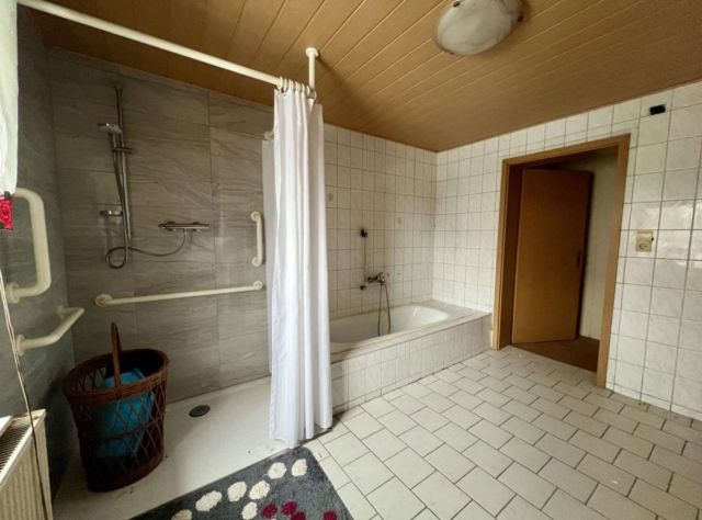 Badezimmer - Leerstehendes Einfamilienhaus auf großem Grundstück **ca. 30 km östlich von Magdeburg**