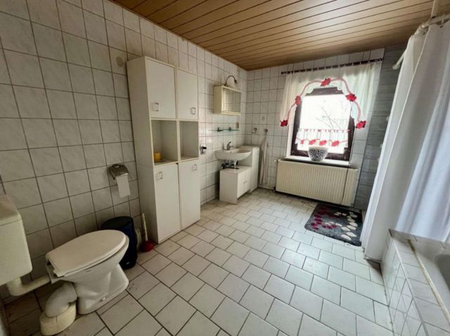 Badezimmer - Leerstehendes Einfamilienhaus auf großem Grundstück **ca. 30 km östlich von Magdeburg**