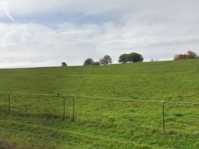 Blick Richtung Verkaufsfläche und auf die Umgebung - Bis 30.09.2027 verpachtete Landwirtschaftsfläche in der Rhön
