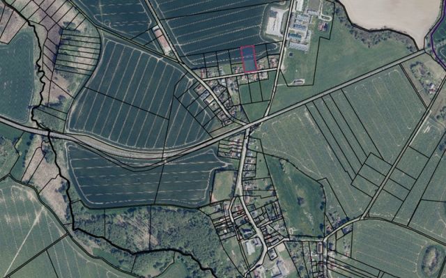 Umgebungsskizze - Unbebautes Grundstück zwischen Wohnhäusern in der Uckermark