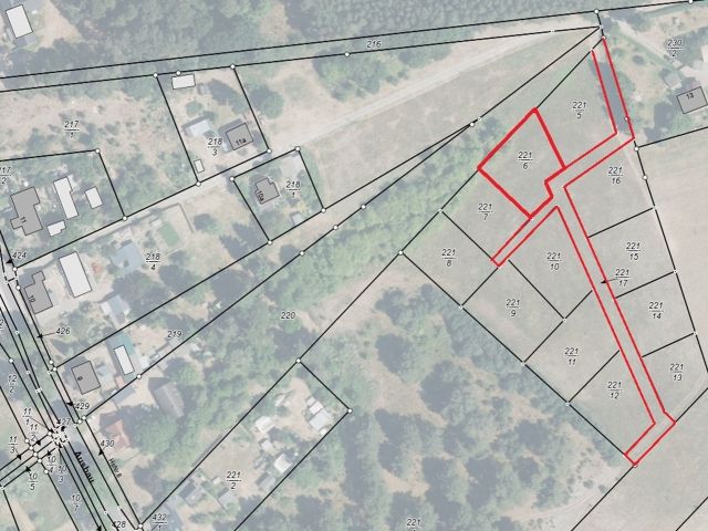 Lageskizze mit Luftbildunterlegung - Flurstück 221-6 und Wegeflurstück - Vertragsfreies Grundstück unweit vom Peenestrom **etwa 25 km von der Ostsee entfernt**